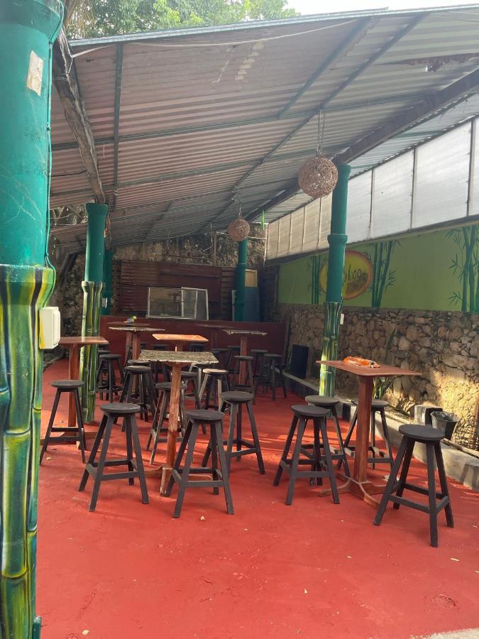 La Casa De La 12 Hostel แคมเปเช ภายนอก รูปภาพ